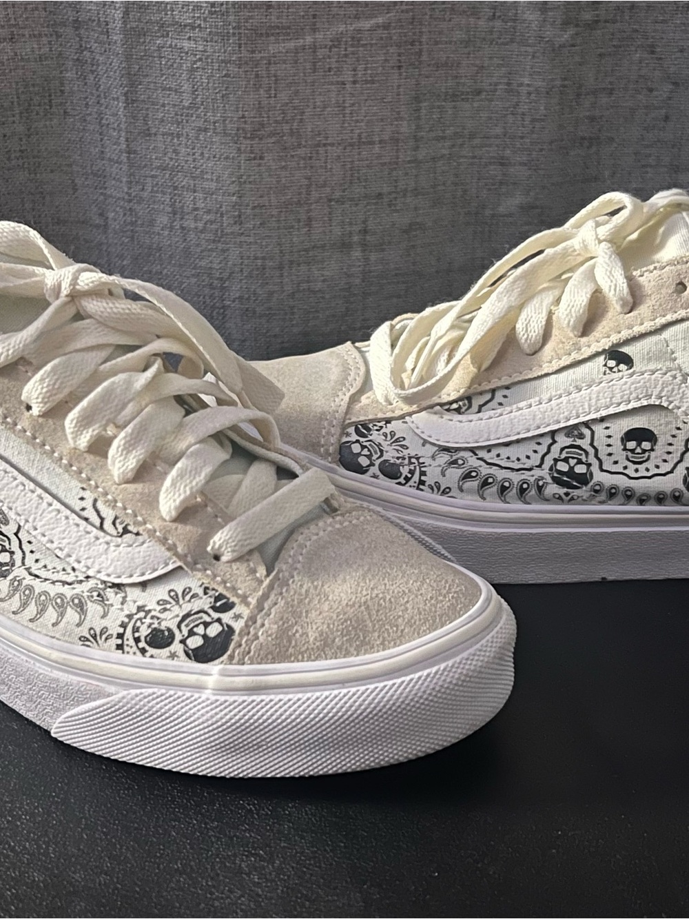 Women’s skull vans Cream Graphic Low-Top Sneakers